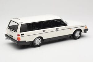 Volvo 240 GL Estate White Minichamps 1:18 155171412 Diecast — photo 2 of 6
