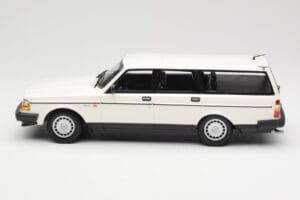 Volvo 240 GL Estate White Minichamps 1:18 155171412 Diecast — photo 3 of 6