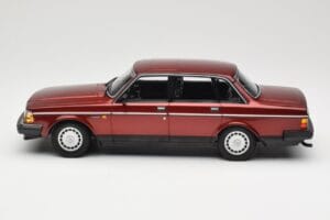 Volvo 240 GL Dark Red Metallic Minichamps 1:18 155171406 Diecast — photo 3 of 6