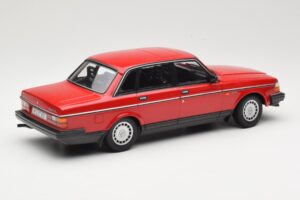 Volvo 240 GL Dark Red Minichamps 1:18 166171401 Diecast — photo 2 of 6