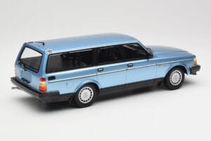 Volvo 240 GL Estate Blue Metallic Minichamps 1:18 155171414 Diecast — photo 2 of 6