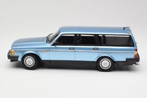Volvo 240 GL Estate Blue Metallic Minichamps 1:18 155171414 Diecast — photo 3 of 6