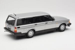 Volvo 240 GL Estate Silver Minichamps 1:18 155171416 Diecast — photo 2 of 6