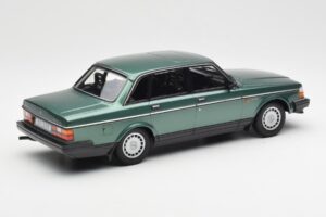 Volvo 240 GL Green Metallic Minichamps 1:18 155171400 Diecast — photo 2 of 6