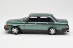 Volvo 240 GL Green Metallic Minichamps 1:18 155171400 Diecast — photo 3 of 6
