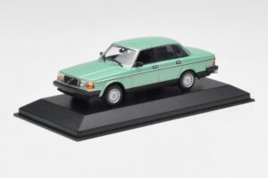 Volvo 240 GL Green Metallic Minichamps 1:43 400171402 Diecast — photo 2 of 4