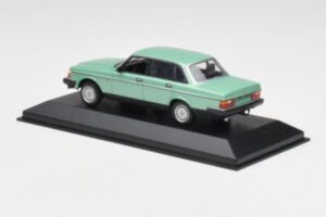 Volvo 240 GL Green Metallic Minichamps 1:43 400171402 Diecast — photo 3 of 4