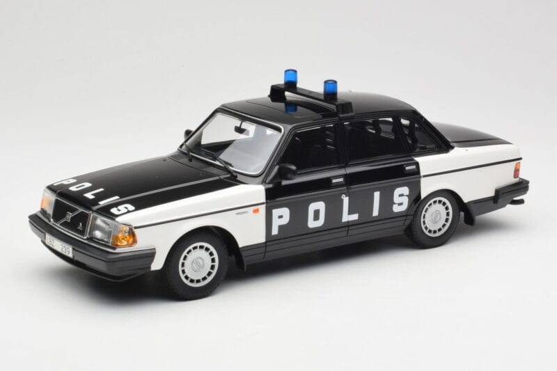 Volvo 240 GL Polis Sweden Black Minichamps 1:18 155171497 Diecast