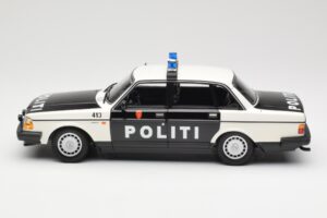 Volvo 240 GL Politi Norway Black Minichamps 1:18 155171496 Diecast — photo 3 of 6