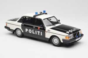 Volvo 240 GL Politi Norway Black Minichamps 1:18 155171496 Diecast — photo 4 of 6