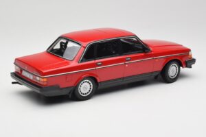 Volvo 240 GL Red Minichamps 1:18 155171401 Diecast — photo 2 of 6