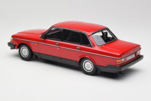 Volvo 240 GL Red Minichamps 1:18 155171401 Diecast — photo 5 of 6