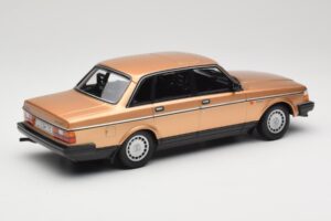 Volvo 240 GL Gold Minichamps 1:18 155171405 Diecast — photo 2 of 6