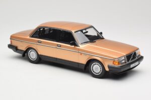 Volvo 240 GL Gold Minichamps 1:18 155171405 Diecast — photo 4 of 6