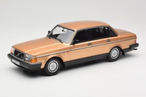 Volvo 240 GL Gold Minichamps 1:18 155171405 Diecast