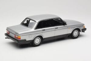 Volvo 240 GL Silver Minichamps 1:18 155171408 Diecast — photo 2 of 6