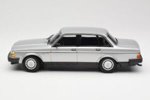 Volvo 240 GL Silver Minichamps 1:18 155171408 Diecast — photo 3 of 6