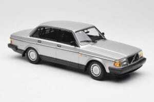 Volvo 240 GL Silver Minichamps 1:18 155171408 Diecast — photo 4 of 6