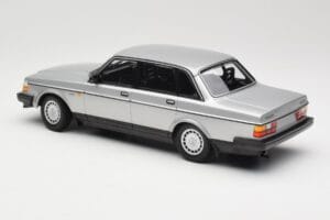 Volvo 240 GL Silver Minichamps 1:18 155171408 Diecast — photo 5 of 6