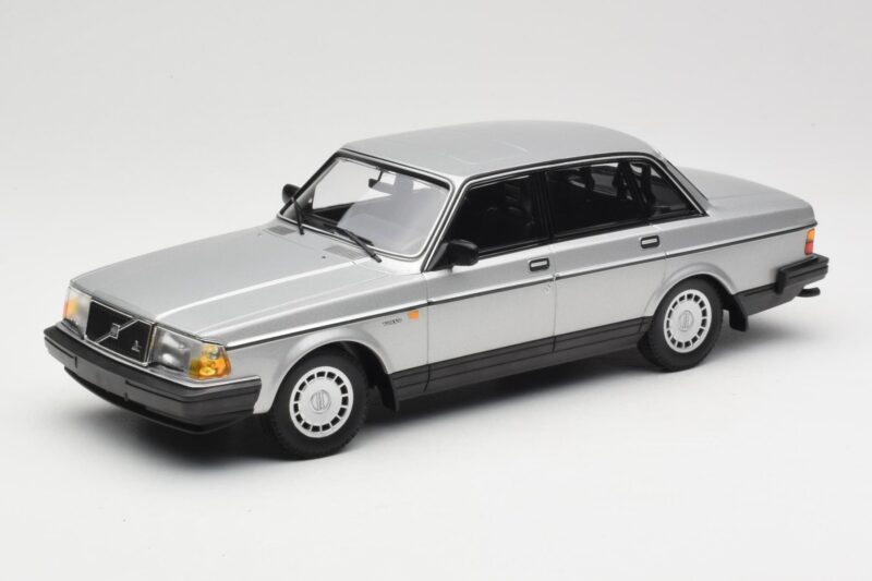 Volvo 240 GL Silver Minichamps 1:18 155171408 Diecast
