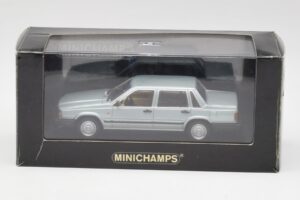 Volvo 240 GL Silver Metallic Minichamps 1:43 940171402 Diecast — photo 4 of 4