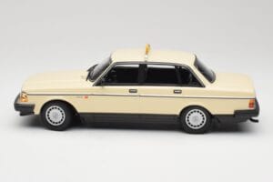 Volvo 240 GL Taxi Minichamps 1:18 155171494 Diecast — photo 3 of 6