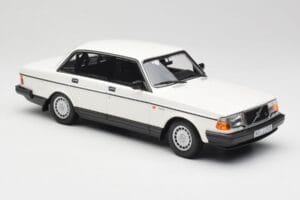 Volvo 240 GL White Minichamps 1:18 155171402 Diecast — photo 4 of 6