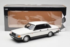 Volvo 240 GL White Minichamps 1:18 155171402 Diecast — photo 6 of 6