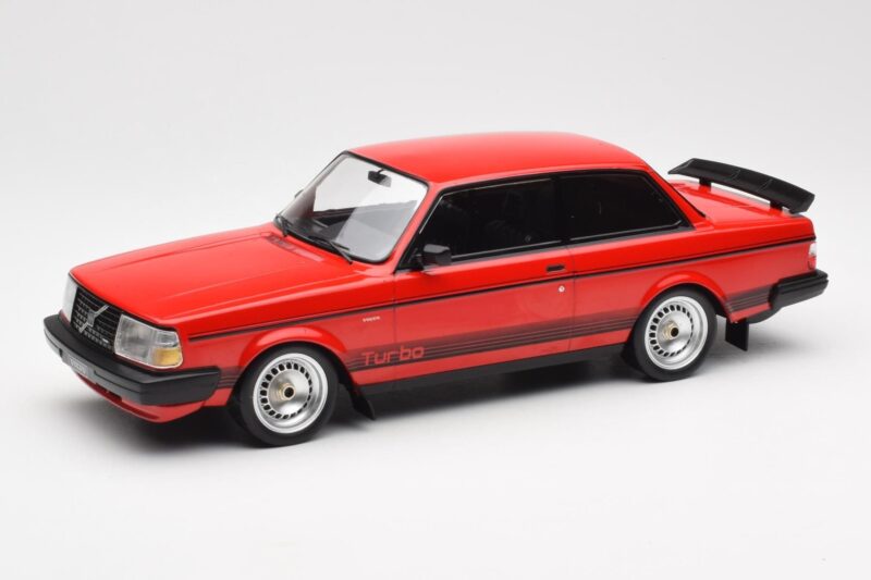 Volvo 240 Turbo Red Custom IXO 1:18 18CMC177 Diecast