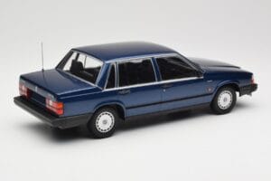 Volvo 740 GL Dark Blue Metallic Minichamps 1:18 155171701 Diecast — photo 2 of 6