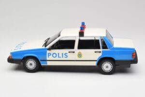 Volvo 740 GL Swedish Police Minichamps 1:18 155171791 Diecast — photo 3 of 6