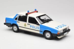 Volvo 740 GL Swedish Police Minichamps 1:18 155171791 Diecast — photo 4 of 6