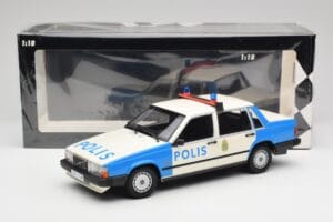 Volvo 740 GL Swedish Police Minichamps 1:18 155171791 Diecast — photo 6 of 6