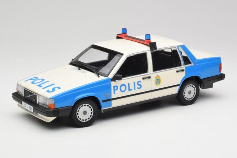 Volvo 740 GL Swedish Police Minichamps 1:18 155171791 Diecast