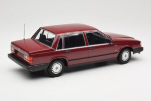 Volvo 740 GL Red Minichamps 1:18 155171704 Diecast — photo 2 of 6