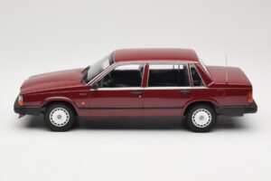 Volvo 740 GL Red Minichamps 1:18 155171704 Diecast — photo 3 of 6
