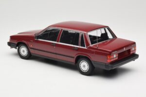 Volvo 740 GL Red Minichamps 1:18 155171704 Diecast — photo 5 of 6