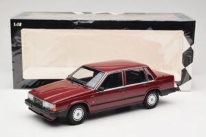 Volvo 740 GL Red Minichamps 1:18 155171704 Diecast — photo 6 of 6