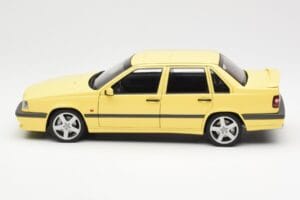 Volvo 850 T-5R Yellow AUTOart 1:18 79501 Diecast — photo 4 of 8