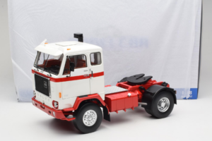 Volvo F88 White Red MCG 1:18 MCG18141 Diecast — photo 8 of 8