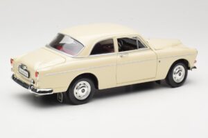 Volvo P121 Amazon White Revell 1:18 08866 Diecast — photo 3 of 8