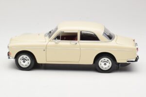 Volvo P121 Amazon White Revell 1:18 08866 Diecast — photo 4 of 8