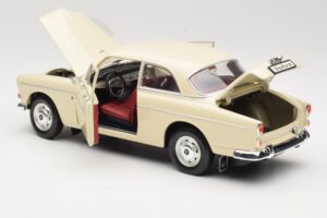 Volvo P121 Amazon White Revell 1:18 08866 Diecast — photo 5 of 8