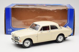 Volvo P121 Amazon White Revell 1:18 08866 Diecast — photo 8 of 8