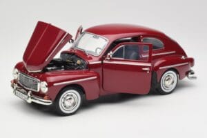 Volvo PV544 Cherry Red Revell 1:18 08887 Diecast — photo 2 of 8