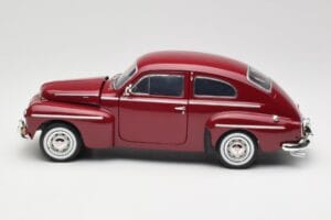 Volvo PV544 Cherry Red Revell 1:18 08887 Diecast — photo 4 of 8