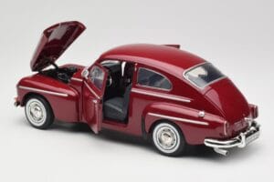 Volvo PV544 Cherry Red Revell 1:18 08887 Diecast — photo 5 of 8