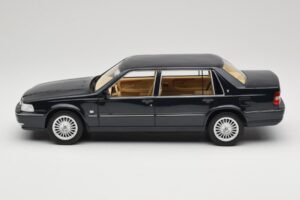 Volvo S90 Royal Blue DNA 1:18 DNA000088 Diecast — photo 3 of 6