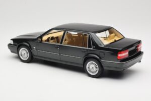 Volvo S90 Royal Green DNA 1:18 DNA000090 Diecast — photo 5 of 6