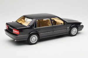 Volvo S90 Royal Violet DNA 1:18 DNA000089 Diecast — photo 2 of 6